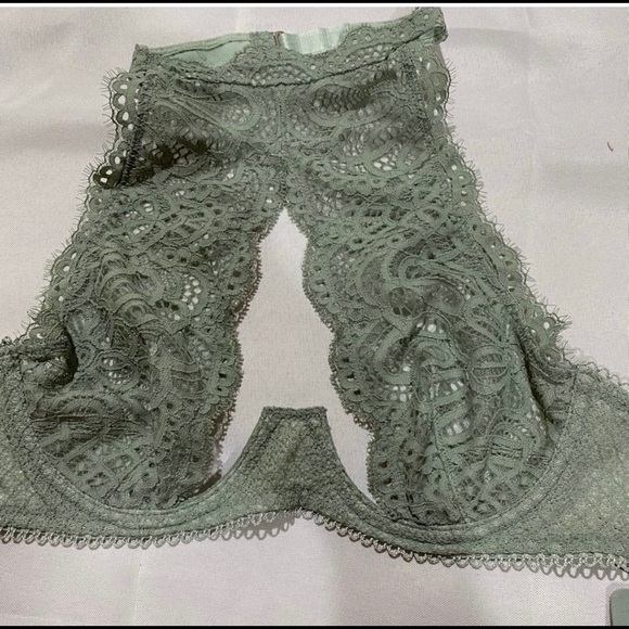 Victoria secrets underwire bra - Picture 3 of 5